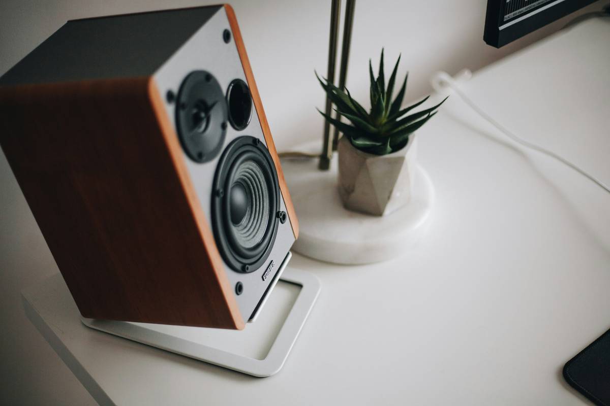 How to Choose Speaker: Your No-BS Guide to Picking the Perfect Smart Speaker in 2024