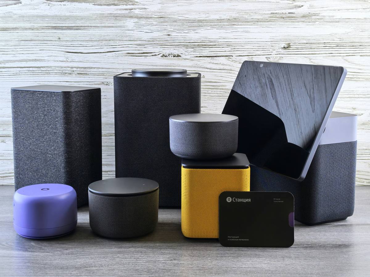 Smart home speakers recommend setup showing microphone range in a noisy household environment